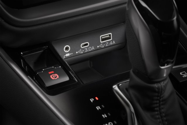 USB, AUX және Type-C қосқыштары, алдыңғы және артқы.